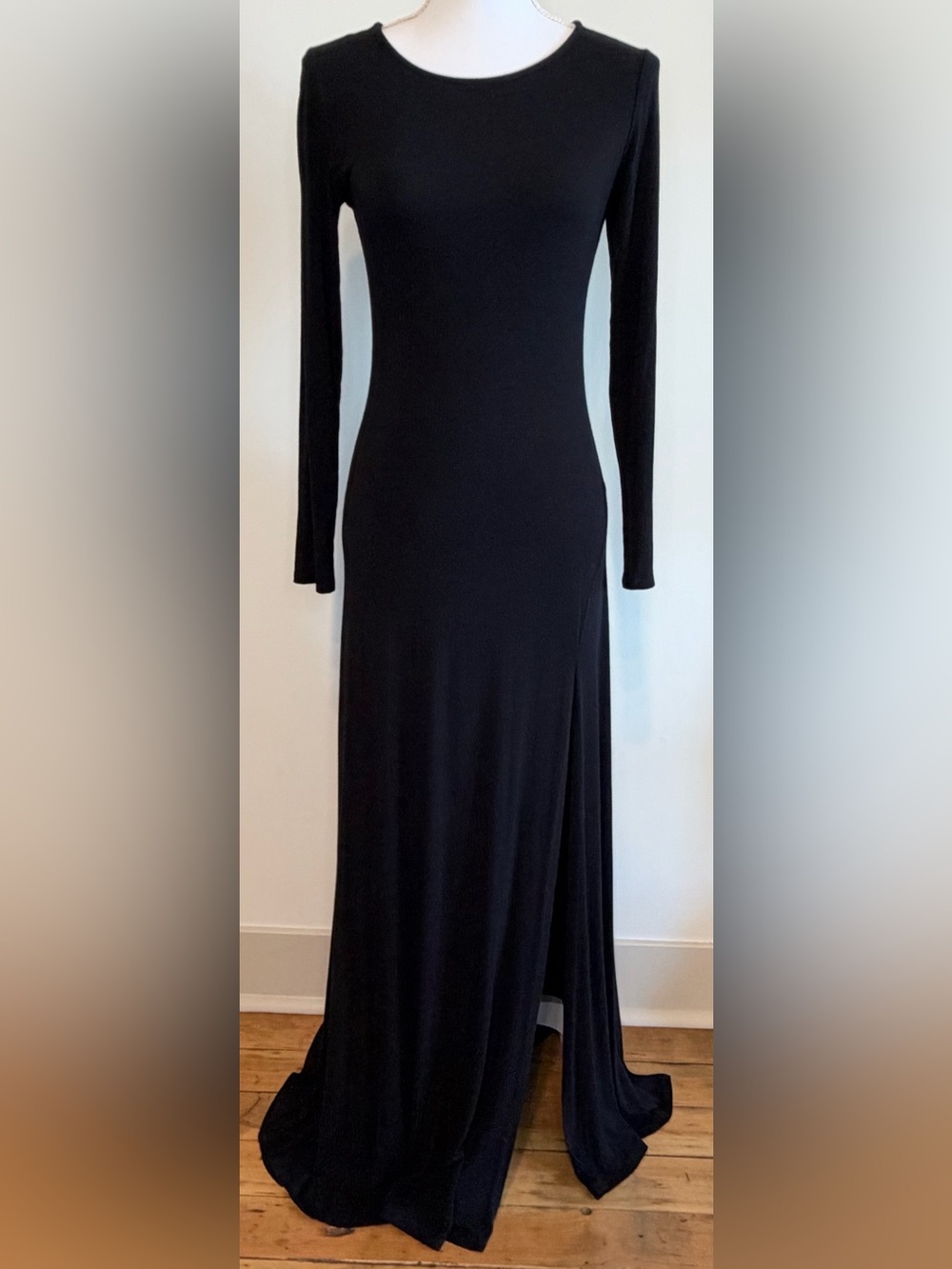 Lulu's Women’s Black Long Sleeve Lightweight Maxi Dress Slim Silhouette Size M